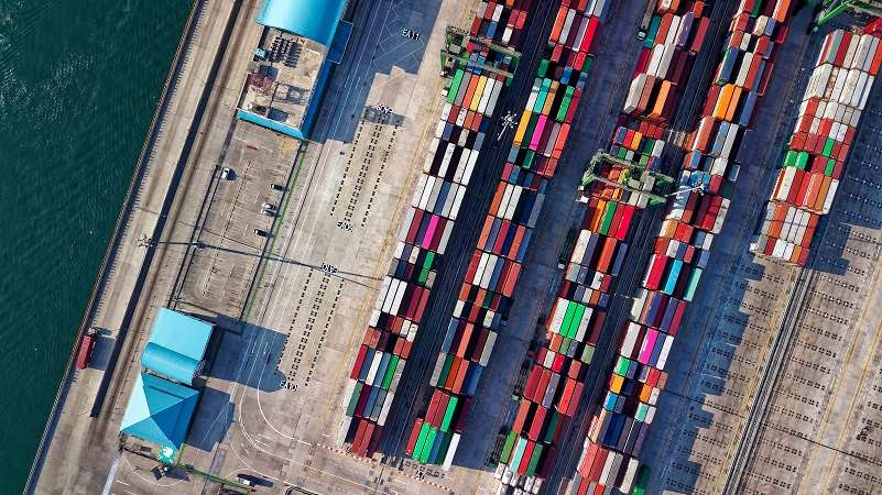 Container transport: het overzeese avontuur van jouw goederen!